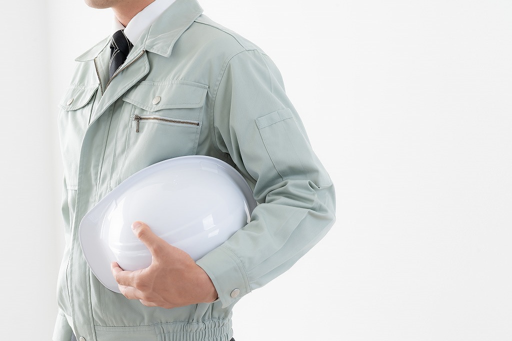 ヘルメット男性